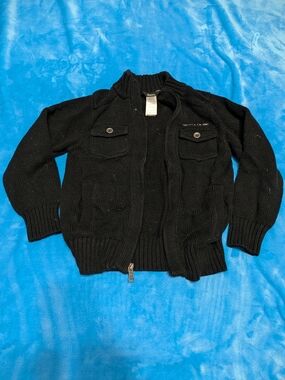 🖤✨ Effortless Edge: Black Knit Zip-Up Sweater ✨🖤